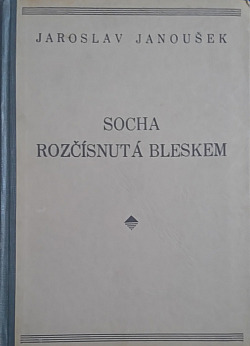 Socha rozčísnutá bleskem
