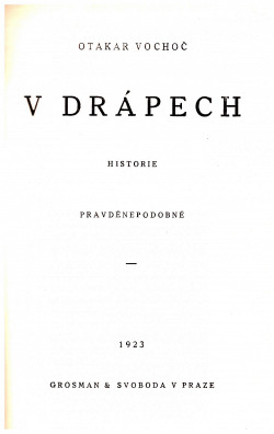 V drápech