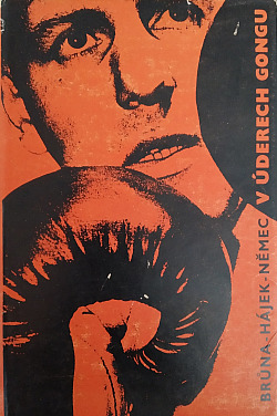 V úderech gongu